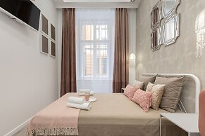 Budapest Holidays Harmony