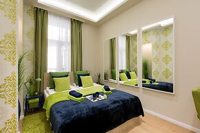 Budapest Holidays Harmony