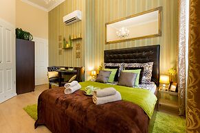 Budapest Holidays Harmony