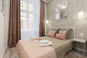 Budapest Holidays Harmony