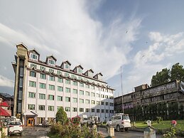 OYO 5174 Hotel Pamposh