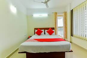 OYO Flagship 10051 Hotel Tyche Stays