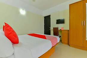 OYO Flagship 10051 Hotel Tyche Stays