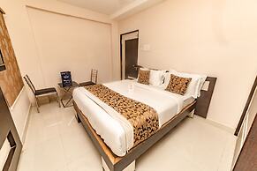 OYO 9804 Hotel SR Residency