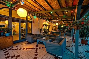 Island Hostel - Adults only