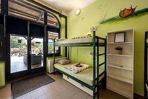 Island Hostel - Adults only