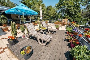 Island Hostel - Adults only