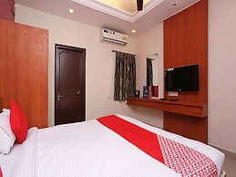 OYO 7859 Hotel Gurukripa