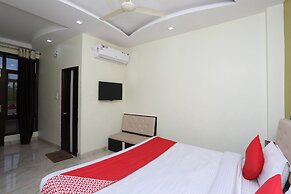 OYO 10969 Hotel US Residency