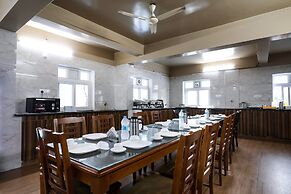 OYO 10595 Hotel Mirras