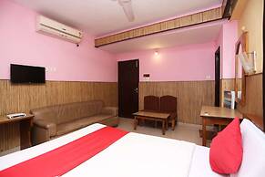 OYO 10685 Hotel Centre Point