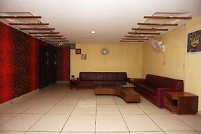 OYO 10685 Hotel Centre Point