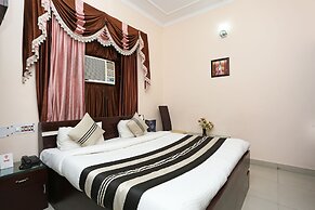 OYO 8672 Hotel Friends