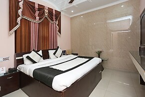 OYO 8672 Hotel Friends