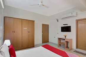 OYO 20008 SilverKey Madhapur