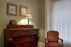 Sir Isaac Brock B&B Luxury Suites