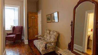 Sir Isaac Brock B&B Luxury Suites
