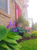 Sir Isaac Brock B&B Luxury Suites