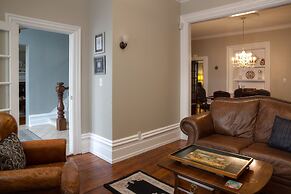 Sir Isaac Brock B&B Luxury Suites