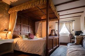 The Royal Arms Hotel