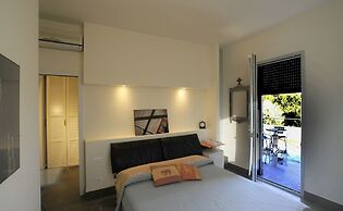 Art House Margine Rosso