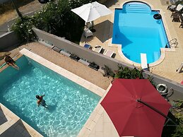 Art House Margine Rosso