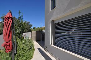 Art House Margine Rosso