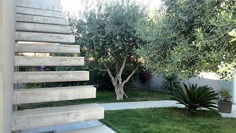 Art House Margine Rosso