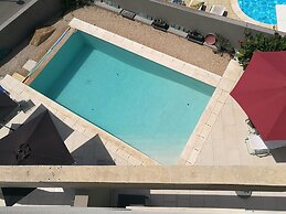 Art House Margine Rosso