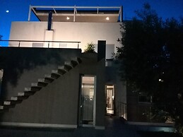 Art House Margine Rosso