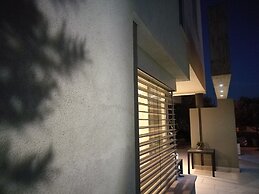 Art House Margine Rosso