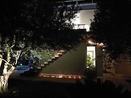 Art House Margine Rosso