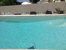 Art House Margine Rosso