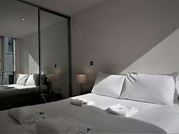 Still Life Tower Hill Deluxe