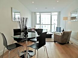 Still Life Tower Hill Deluxe