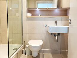 Still Life Tower Hill Deluxe