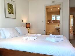 Still Life Tower Hill Deluxe