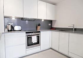 Still Life Tower Hill Deluxe