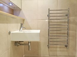 Still Life Tower Hill Deluxe