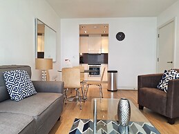 Still Life Tower Hill Deluxe