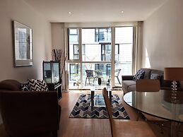 Still Life Tower Hill Deluxe