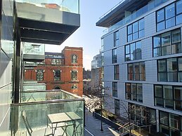 Still Life Tower Hill Deluxe