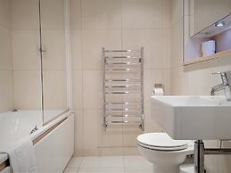 Still Life Tower Hill Deluxe