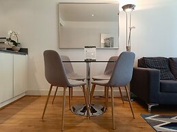 Still Life Tower Hill Deluxe