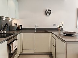 Still Life Tower Hill Deluxe