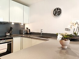 Still Life Tower Hill Deluxe