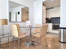 Still Life Tower Hill Deluxe