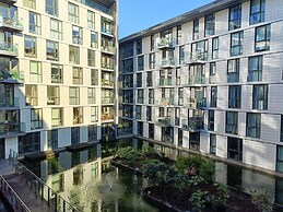 Still Life Tower Hill Deluxe