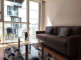 Still Life Tower Hill Deluxe