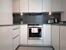 Still Life Tower Hill Deluxe